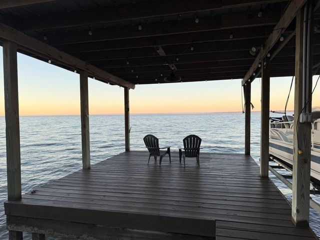 102 Bridgelanding, Onalaska, TX 77360