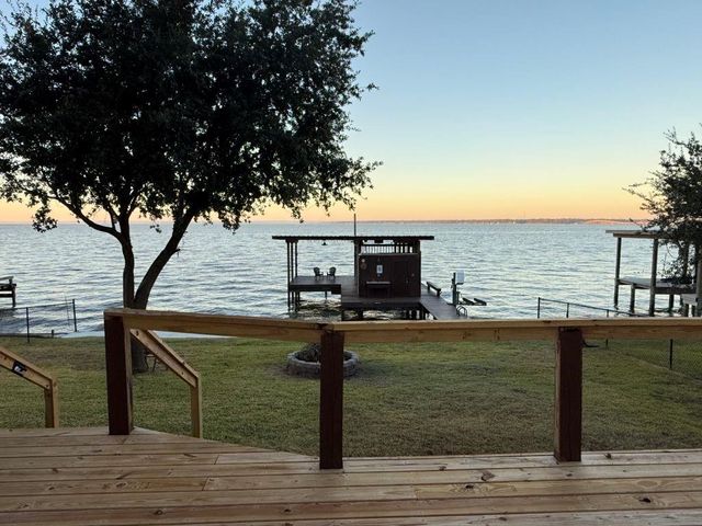 102 Bridgelanding, Onalaska, TX 77360