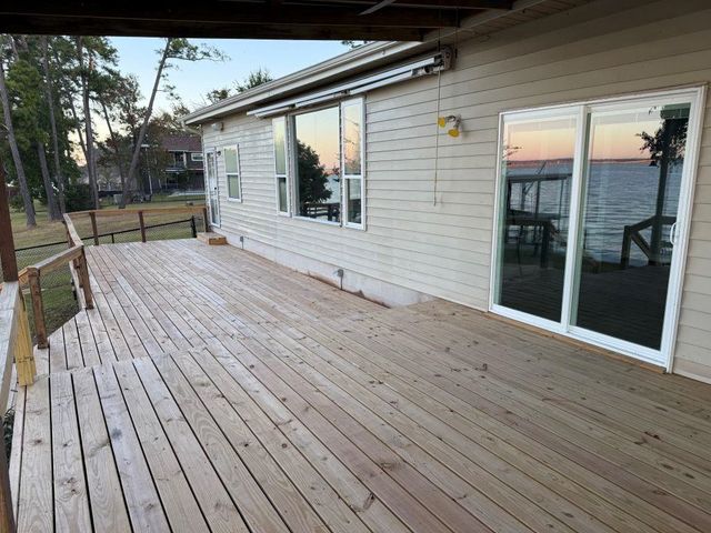 102 Bridgelanding, Onalaska, TX 77360