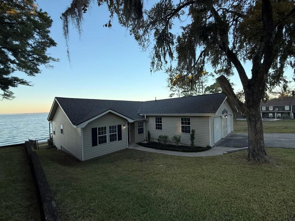 102 Bridgelanding, Onalaska, TX 77360