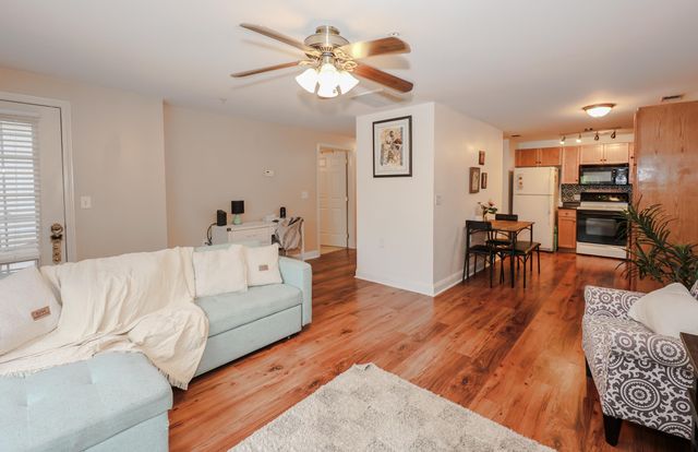 10 Vista Ridge Dr Unit 8, Londonderry, NH 03053