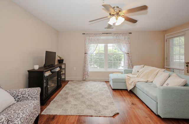 10 Vista Ridge Dr Unit 8, Londonderry, NH 03053