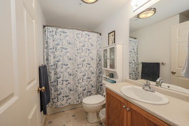 10 Vista Ridge Dr Unit 8, Londonderry, NH 03053