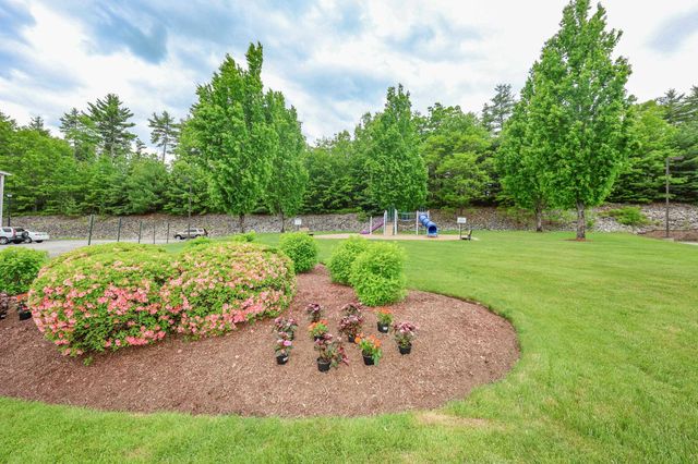 10 Vista Ridge Dr Unit 8, Londonderry, NH 03053