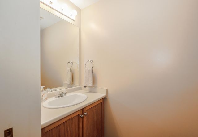 10 Vista Ridge Dr Unit 8, Londonderry, NH 03053