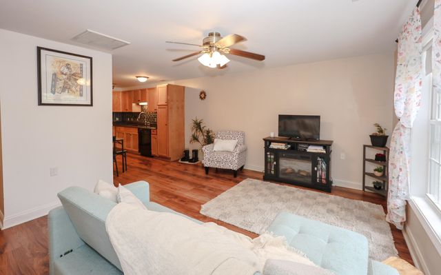 10 Vista Ridge Dr Unit 8, Londonderry, NH 03053