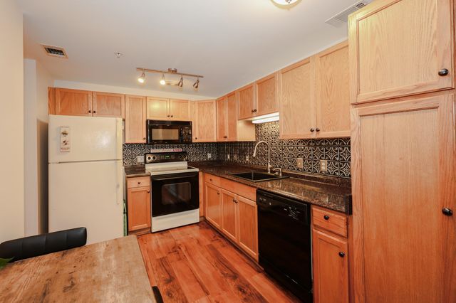 10 Vista Ridge Dr Unit 8, Londonderry, NH 03053