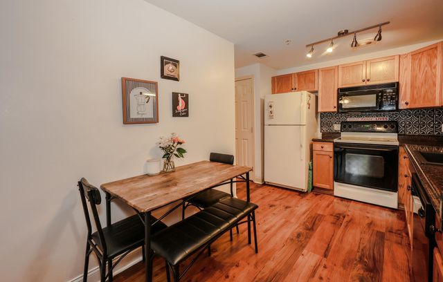10 Vista Ridge Dr Unit 8, Londonderry, NH 03053