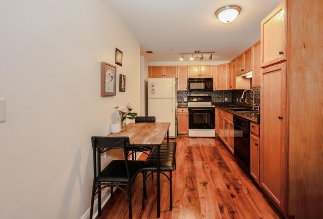 10 Vista Ridge Dr Unit 8, Londonderry, NH 03053
