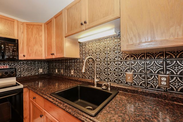 10 Vista Ridge Dr Unit 8, Londonderry, NH 03053