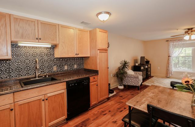 10 Vista Ridge Dr Unit 8, Londonderry, NH 03053
