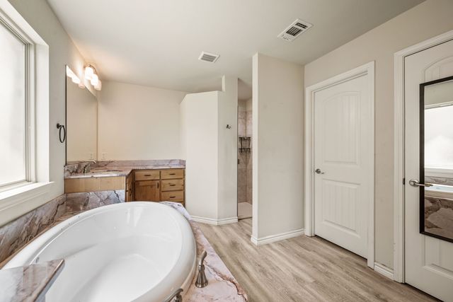 3201 White Horse Drive, Granbury, TX 76049