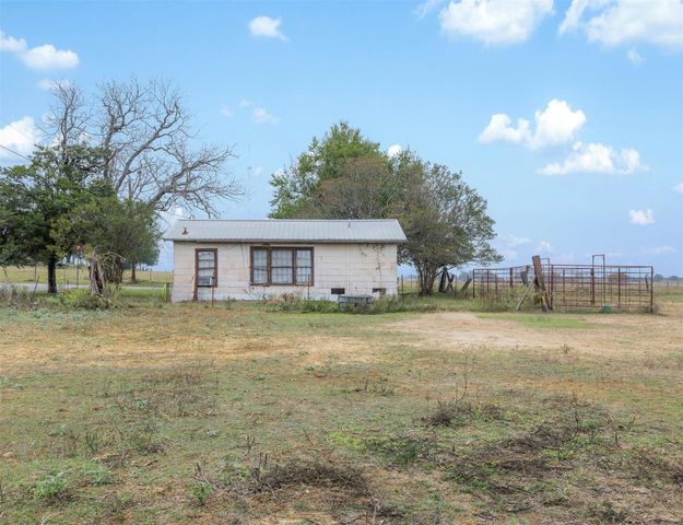 621 10th ST, Lexington, TX 78947