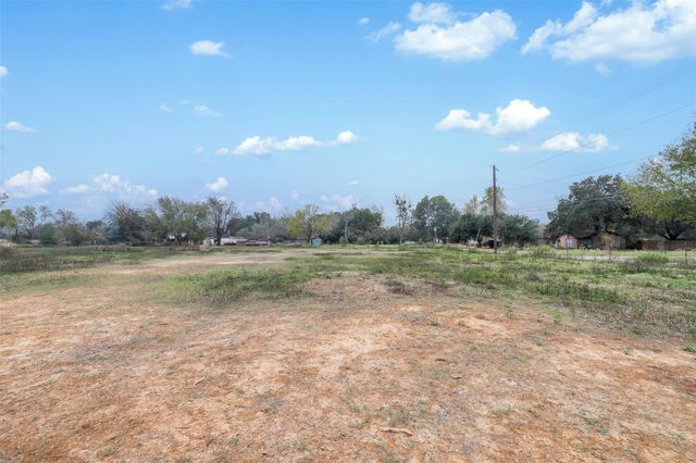 621 10th ST, Lexington, TX 78947