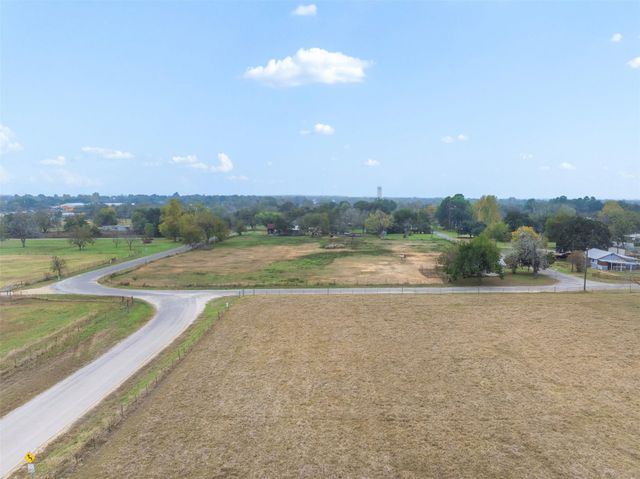 621 10th ST, Lexington, TX 78947