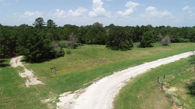 3093 W Grand Oaks Drive, Alleyton, TX 78935