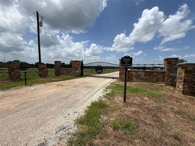 3093 W Grand Oaks Drive, Alleyton, TX 78935