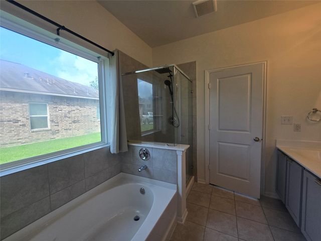 7318 Parkview Drive, Hitchcock, TX 77563