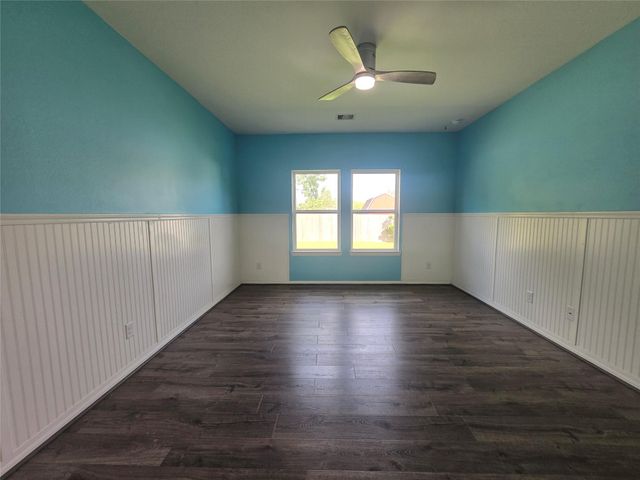 7318 Parkview Drive, Hitchcock, TX 77563