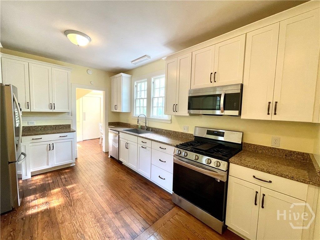 Image 10 of property listing at 315 E 45th Street, Savannah, GA 31405