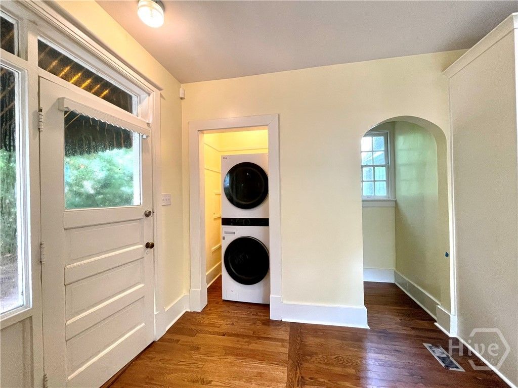 Image 12 of property listing at 315 E 45th Street, Savannah, GA 31405