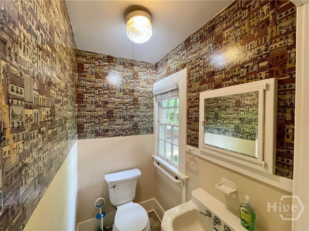 Image 14 of property listing at 315 E 45th Street, Savannah, GA 31405