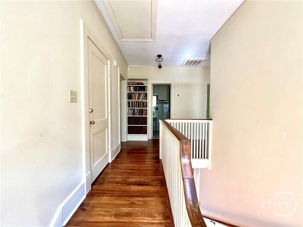 Image 16 of property listing at 315 E 45th Street, Savannah, GA 31405