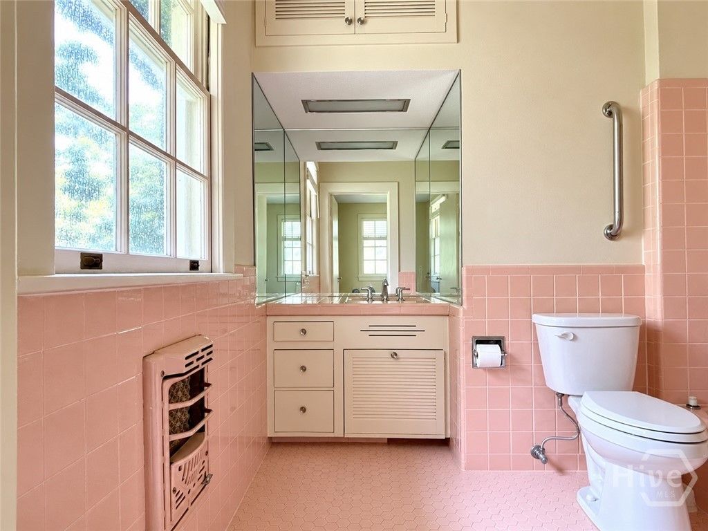 Image 19 of property listing at 315 E 45th Street, Savannah, GA 31405