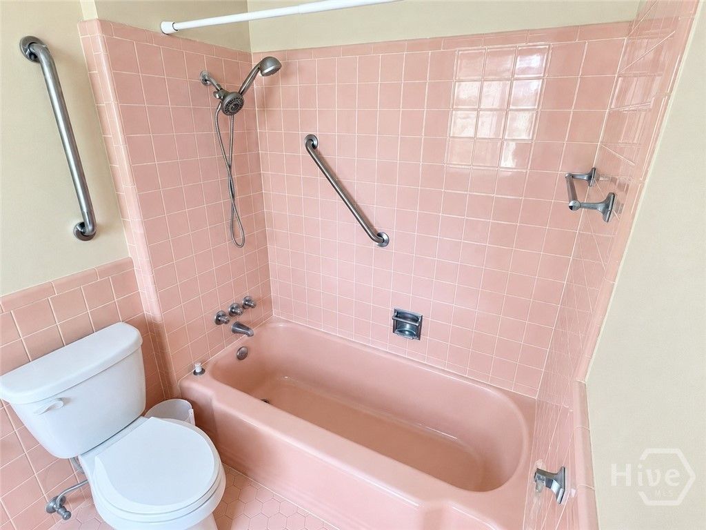 Image 20 of property listing at 315 E 45th Street, Savannah, GA 31405