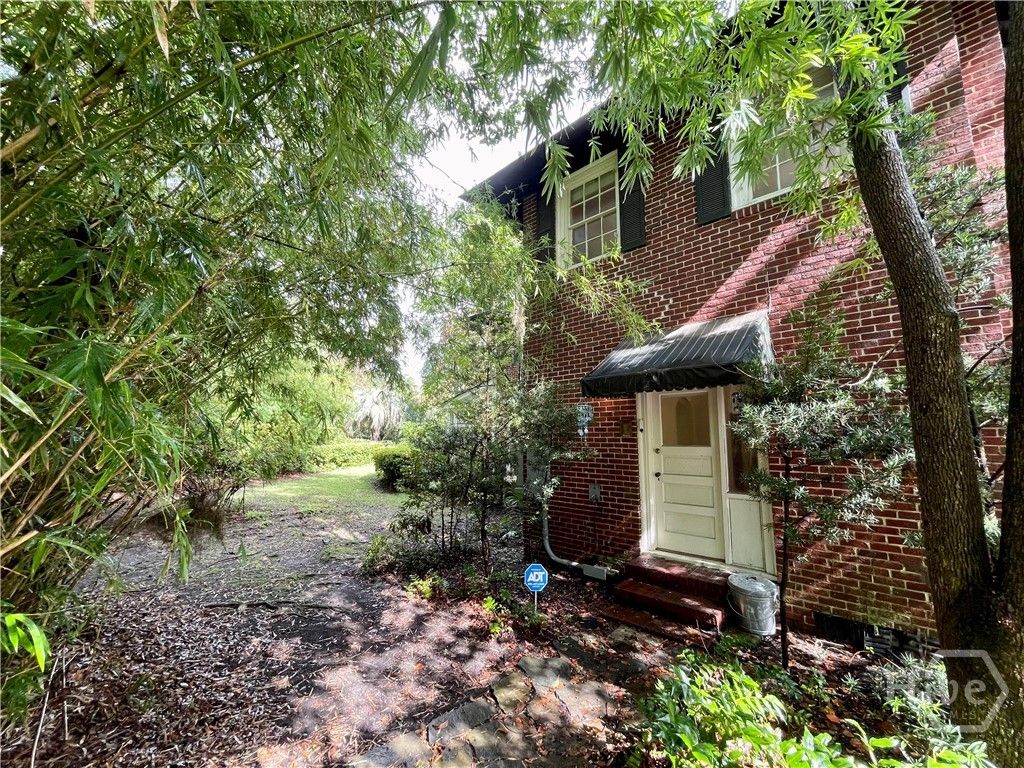 Image 25 of property listing at 315 E 45th Street, Savannah, GA 31405
