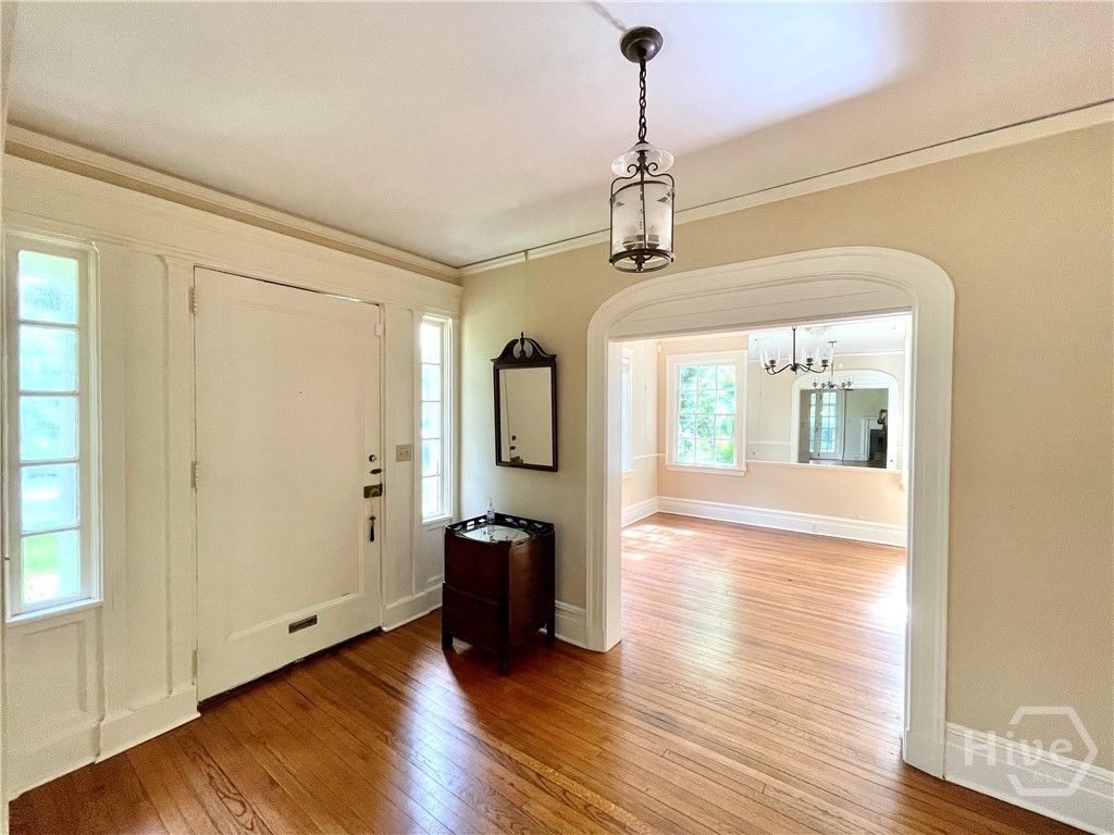 Image 3 of property listing at 315 E 45th Street, Savannah, GA 31405