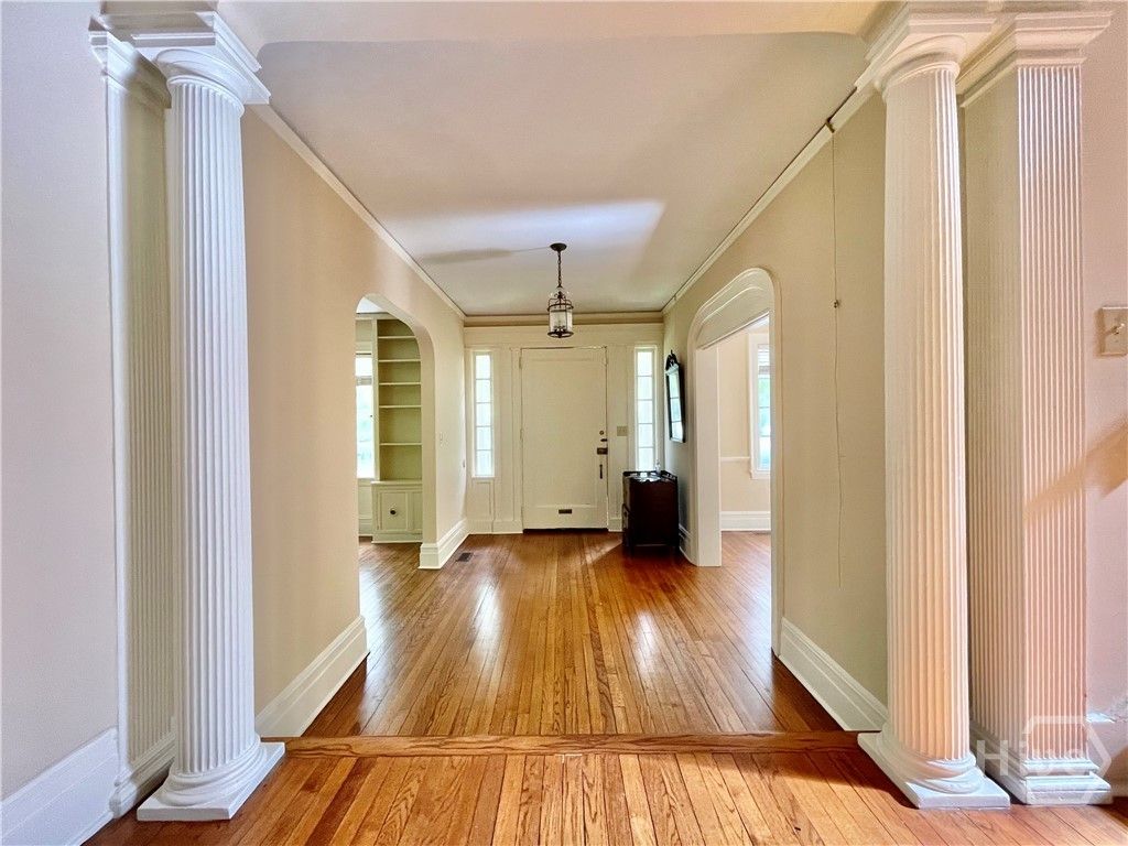 Image 4 of property listing at 315 E 45th Street, Savannah, GA 31405