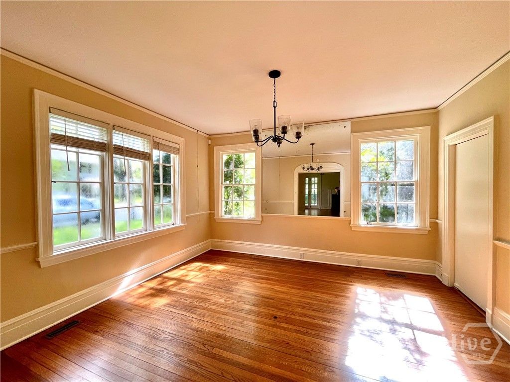 Image 7 of property listing at 315 E 45th Street, Savannah, GA 31405