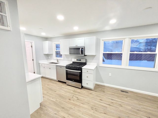 382 Pinewood Drive, Valparaiso, IN 46385