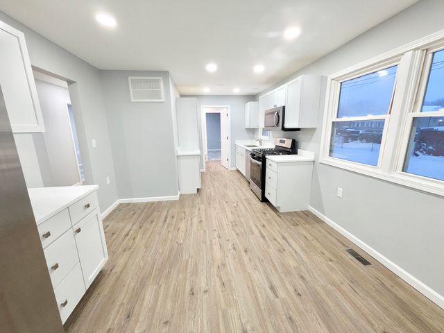 382 Pinewood Drive, Valparaiso, IN 46385