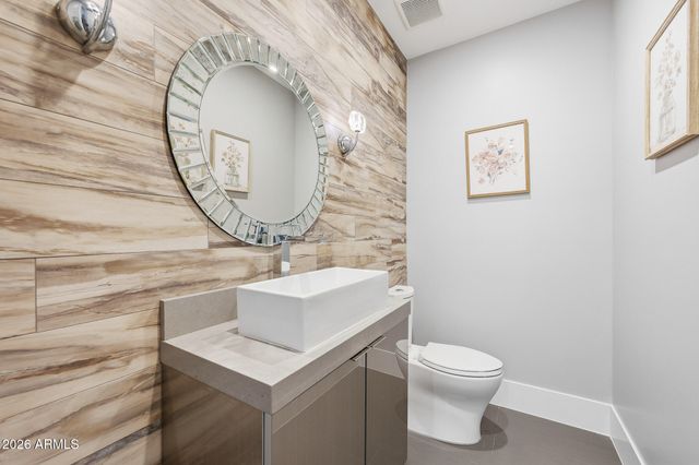 5633 E LAFAYETTE Boulevard, Phoenix, AZ 85018