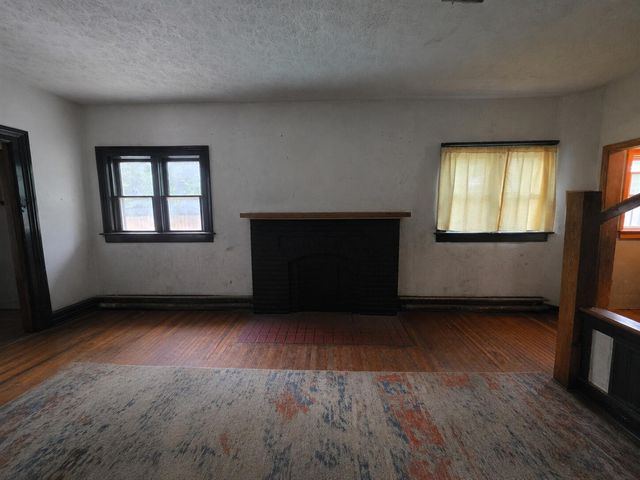 207 S Barry Street, Greenville, MI 48838