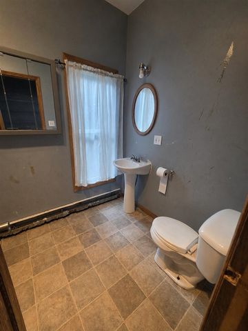 207 S Barry Street, Greenville, MI 48838