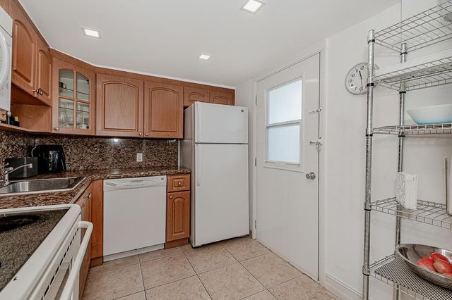 3475 N Country Club Drive 807, Aventura, FL 33180