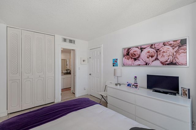 3475 N Country Club Drive 807, Aventura, FL 33180