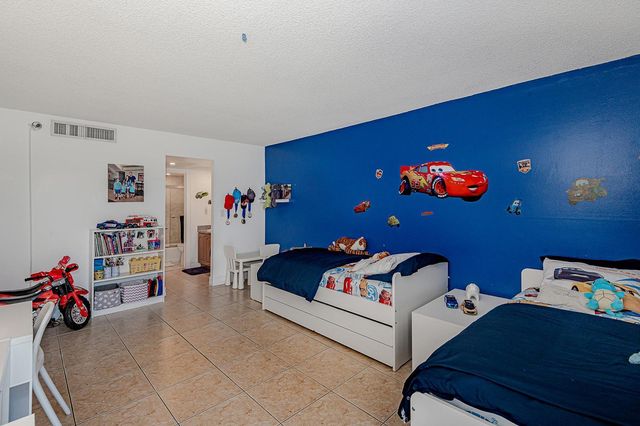 3475 N Country Club Drive 807, Aventura, FL 33180