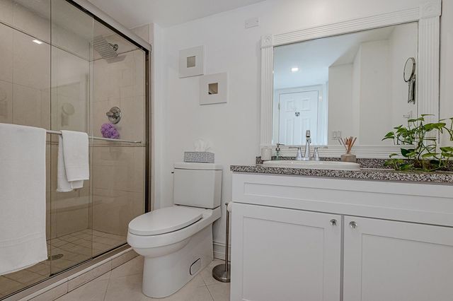 3475 N Country Club Drive 807, Aventura, FL 33180