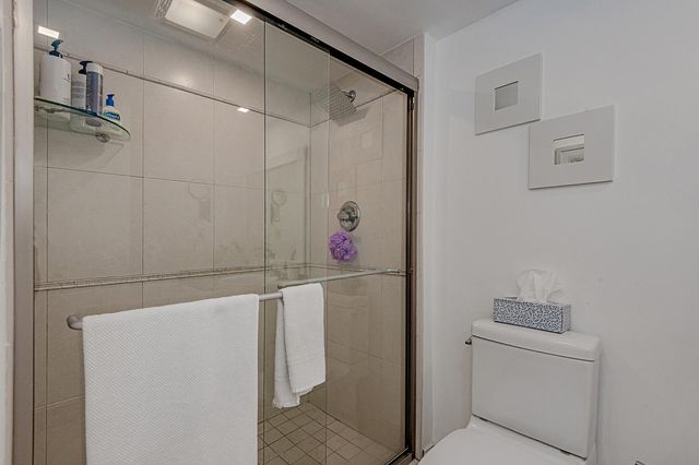 3475 N Country Club Drive 807, Aventura, FL 33180
