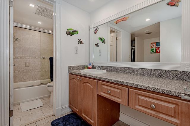3475 N Country Club Drive 807, Aventura, FL 33180