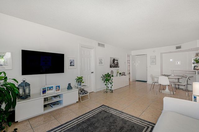 3475 N Country Club Drive 807, Aventura, FL 33180