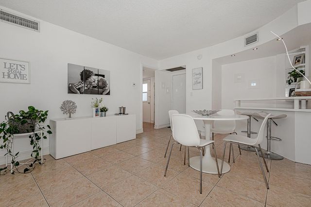 3475 N Country Club Drive 807, Aventura, FL 33180