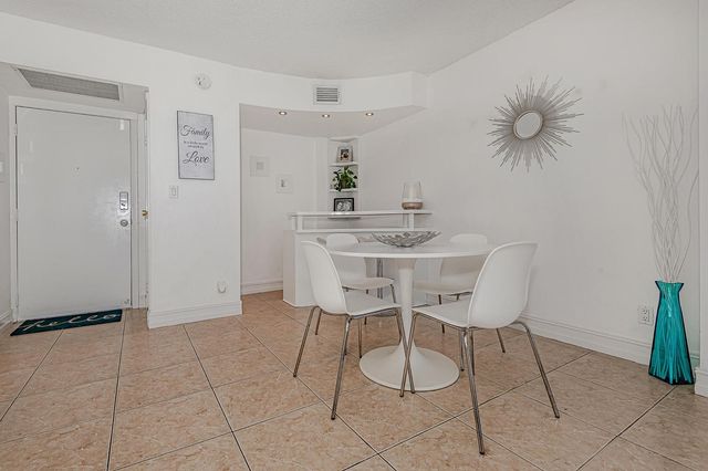 3475 N Country Club Drive 807, Aventura, FL 33180