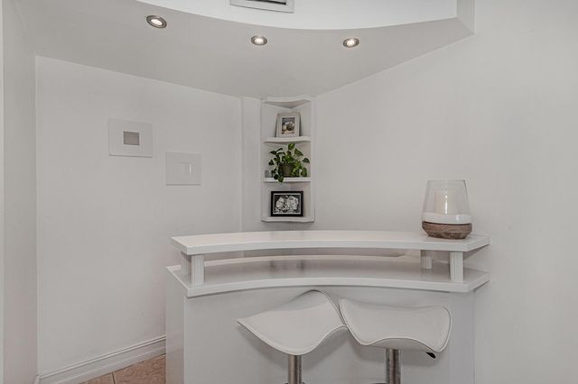 3475 N Country Club Drive 807, Aventura, FL 33180