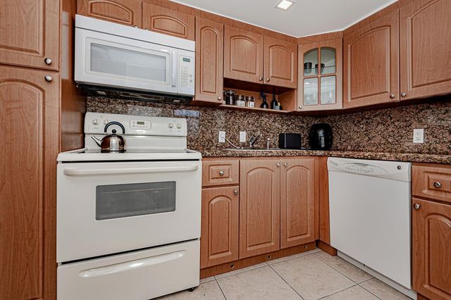 3475 N Country Club Drive 807, Aventura, FL 33180