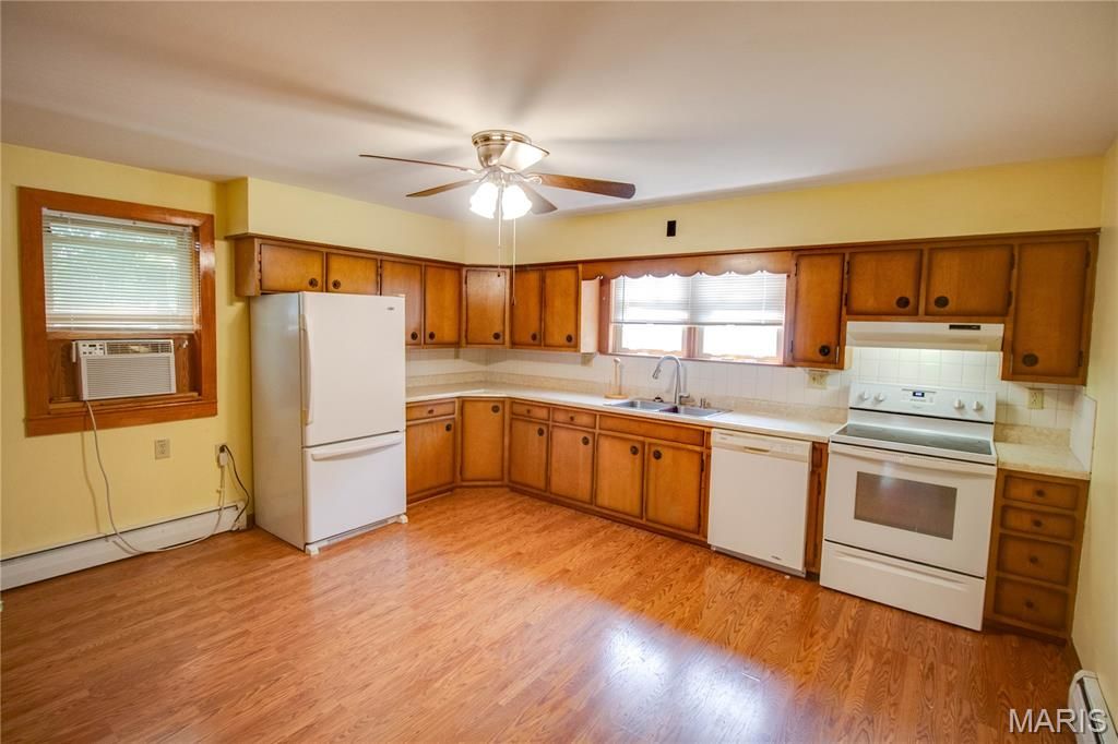 Image 12 of property listing at 700 E Main Street, Staunton, IL 62088